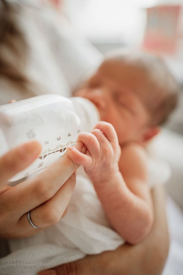 Alterner sein et biberon : un vrai risque de confusion ?