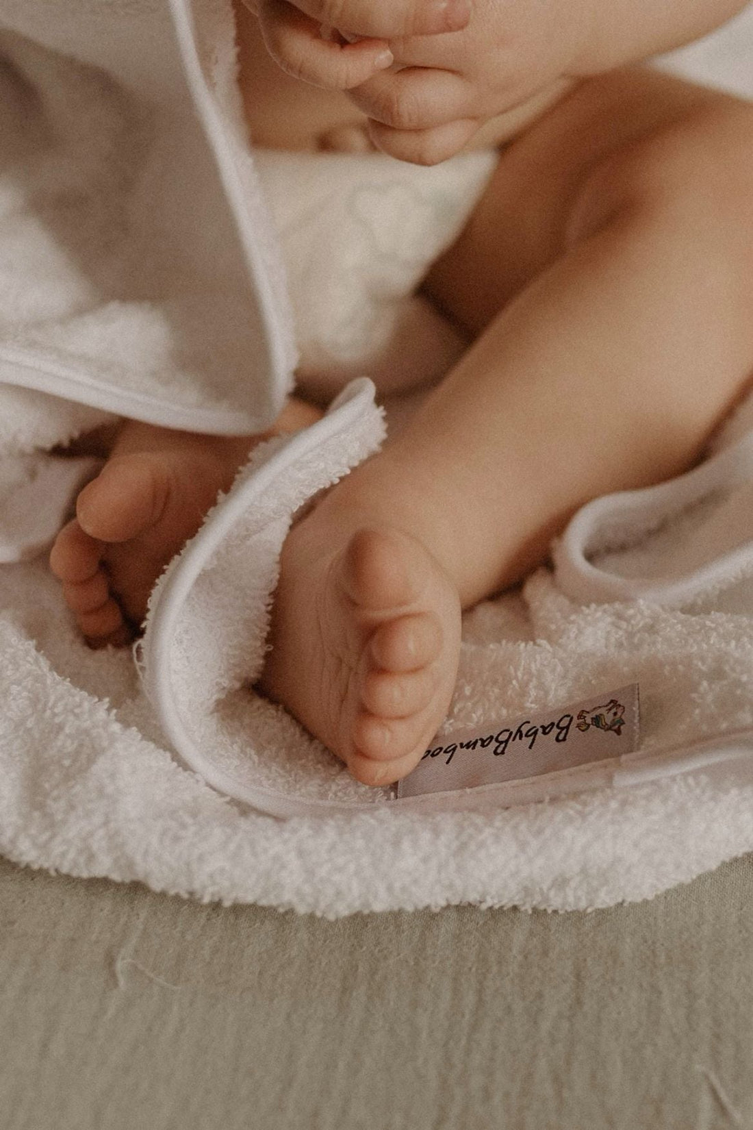 Bain Enveloppé & Bain Thérapeutique Bébé : quelle différence ?