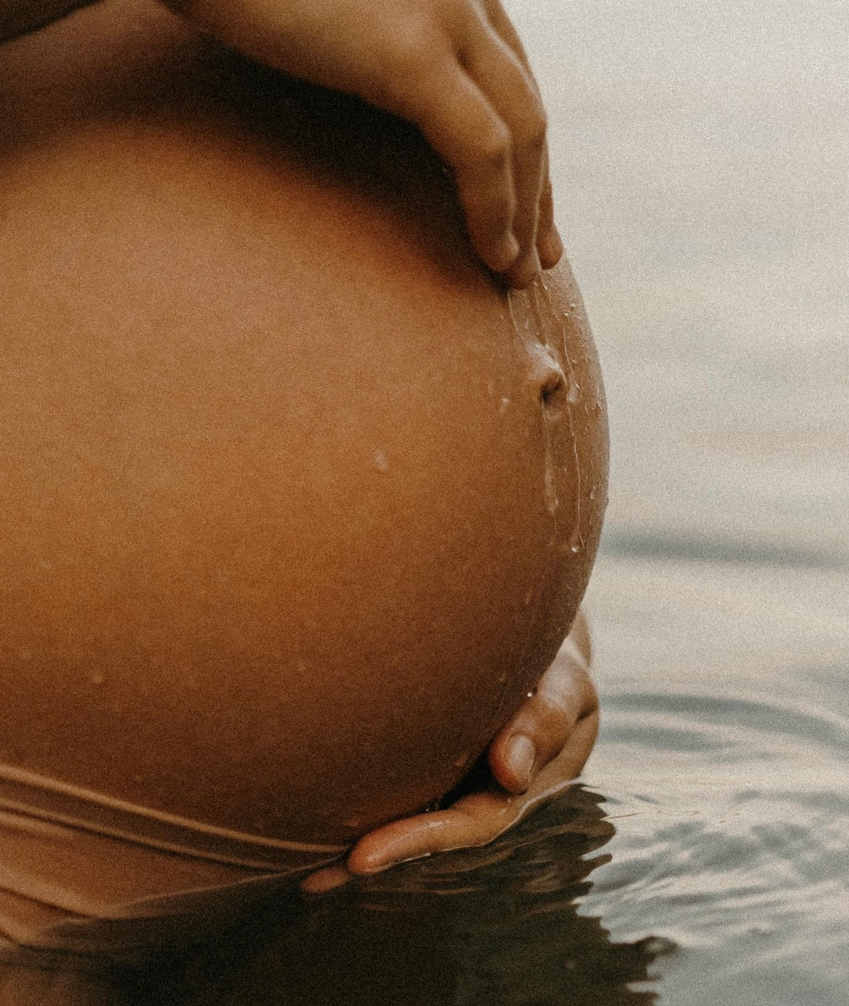 Les bains de Romane, Cabinet périnatal, Grossesse, Naissance,Post-partum, Allaitement, Sommeil bébé, Massage femme enceinte, Massage postnatal,Thérapeutique Bain Bébé, Bain bébé, conseils allaitement, Ateliers collectif, Geste Premier Secours
